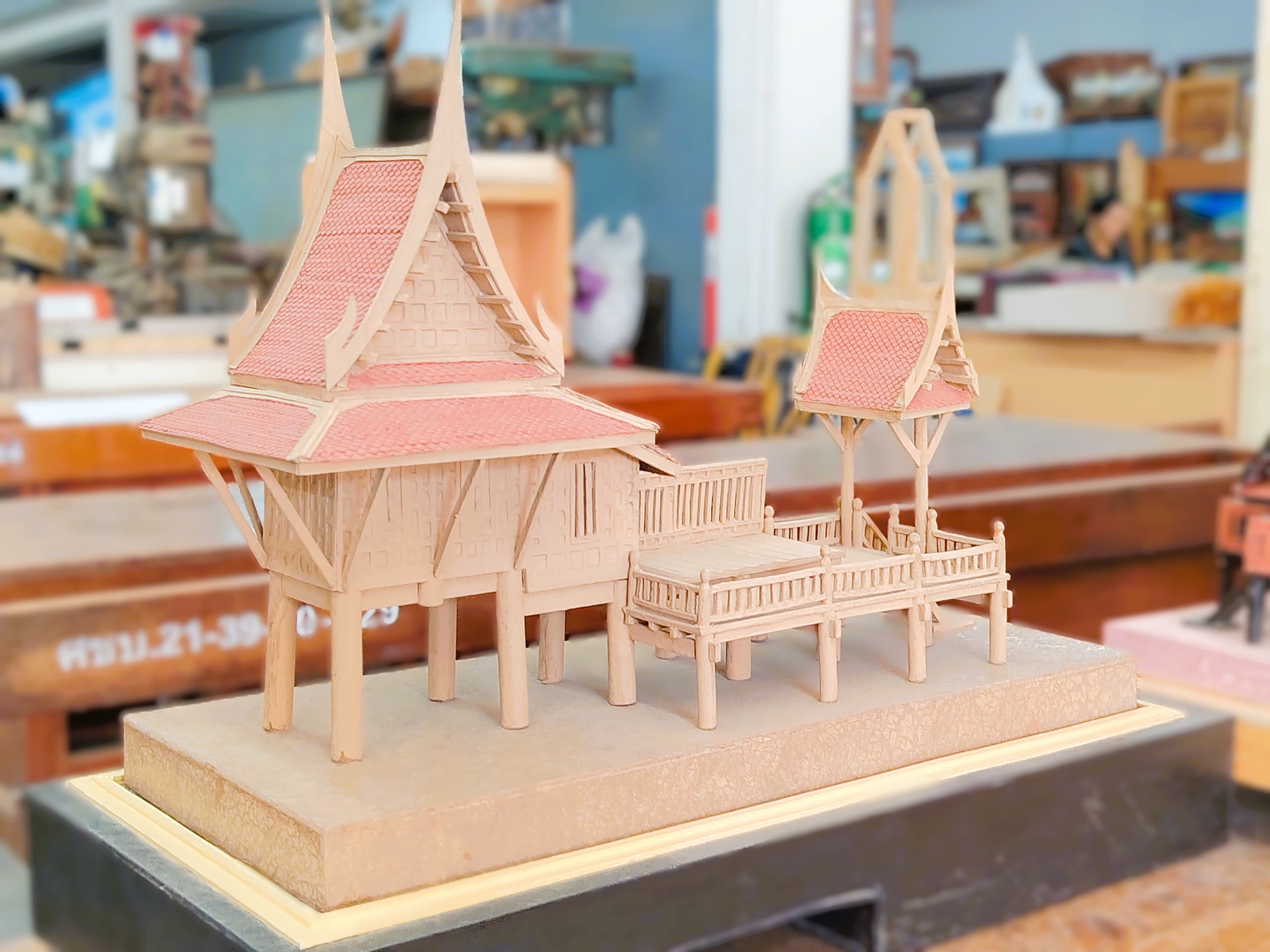 แบบจำลองเรือนไทยหลังคากระเบื้อง